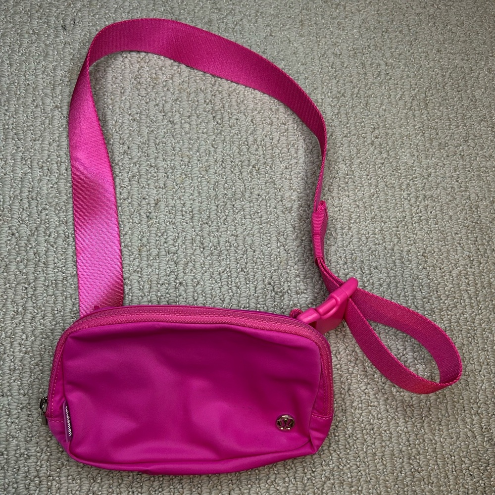 BRAND NEW HOT PINK LULU LEMON CROSSBODY